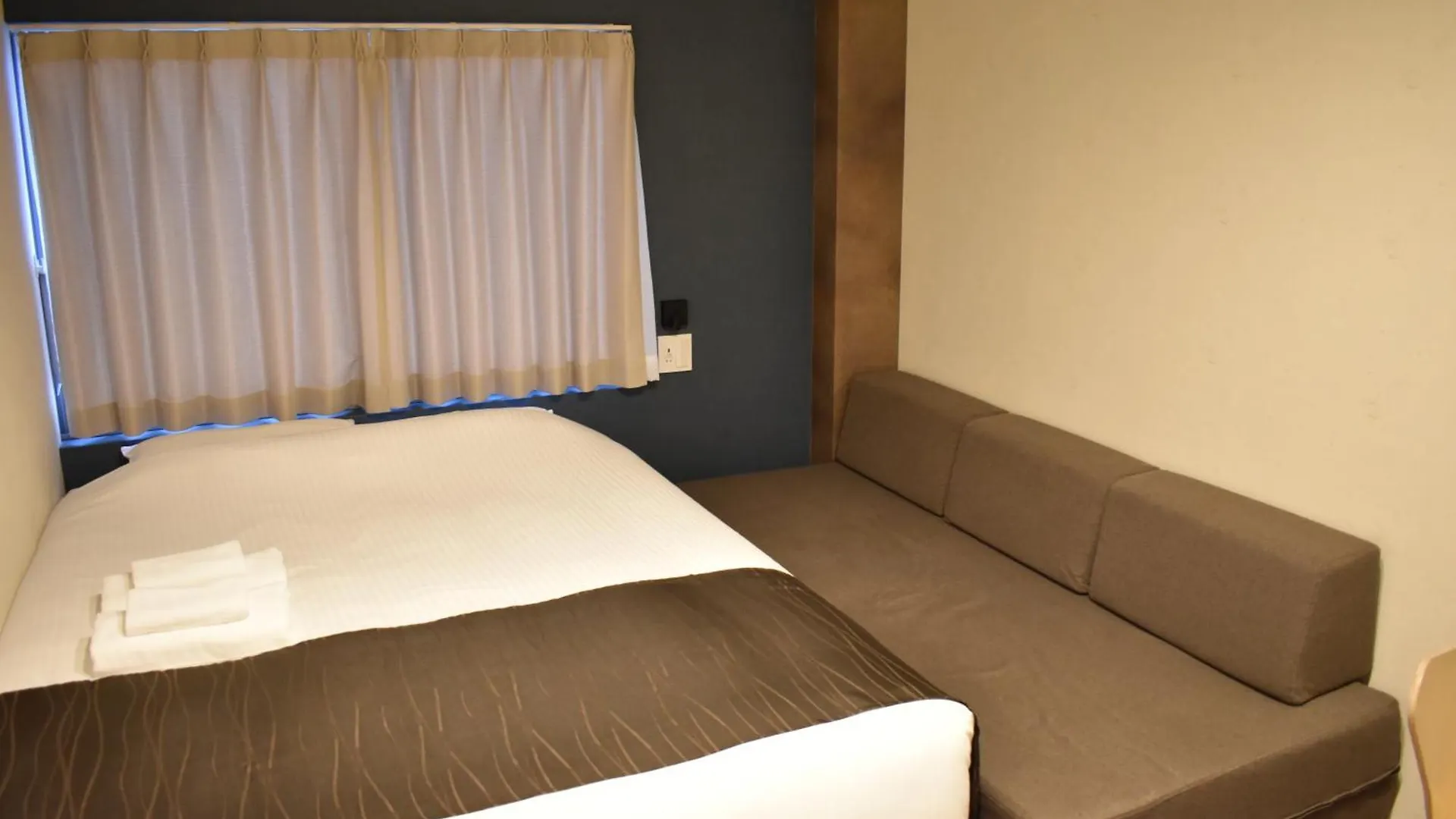 Shinsaibashi House Hotel Osaka Guest house
