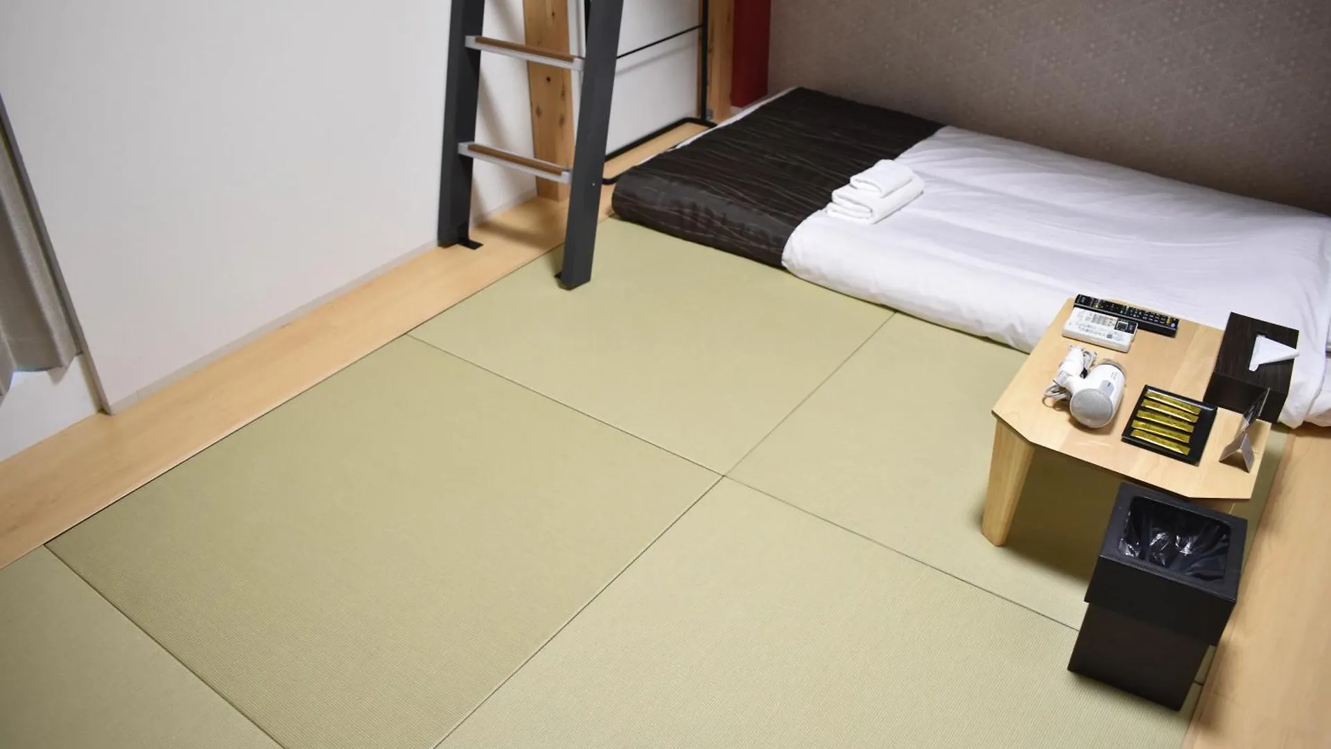 *** Guest house Shinsaibashi House Hotel Osaka Japan
